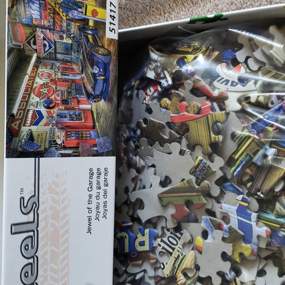 MASTERPIECES-750 Piece JEWEL OF THE GARAGE Interlocking Jigsaw Puzzle EUC - Picture 4 of 5